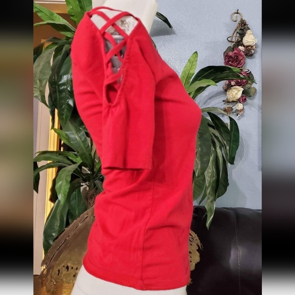 Ambiance Red Bodycon Cut-out Shoulder Blouse Top/ Jr. L - Picture 3 of 5